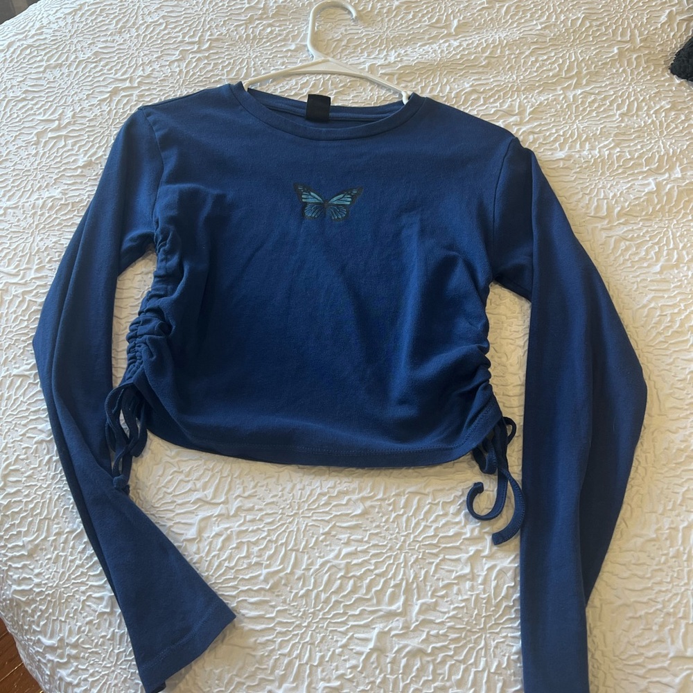 Urban Outfitters women’s long sleeve crop top with butterfly design. Size M - Picture 9 of 9